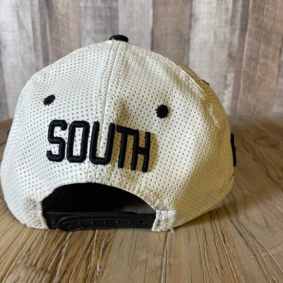 Men’s EAST WEST SOUTH NORTH Snapback Hat - Picture 4 of 8